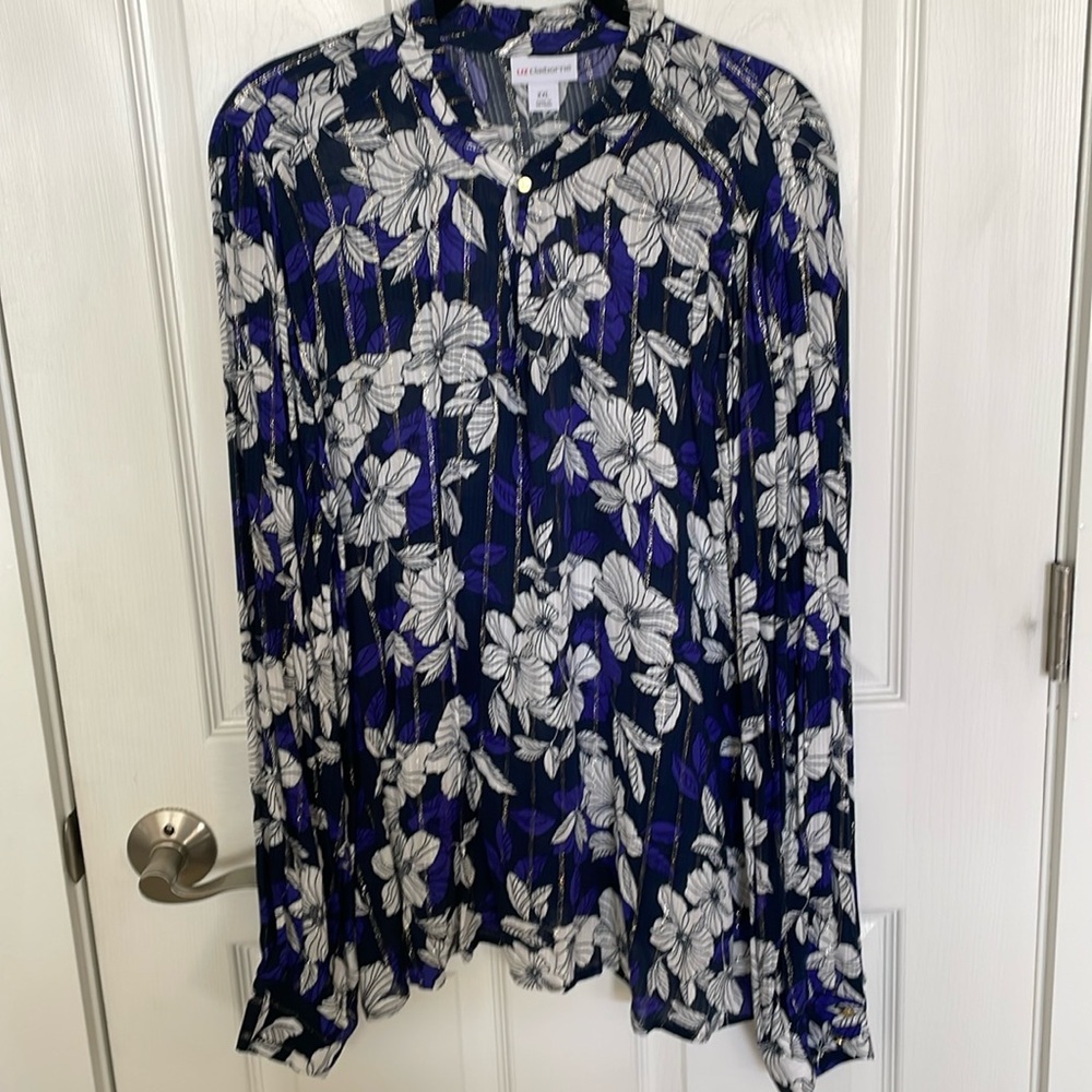 Liz Claiborne XXL long top. Keyhole button in the front,  stand up ruffle color